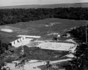 Aerial view of Aore, showing a sports field with structures and trees.