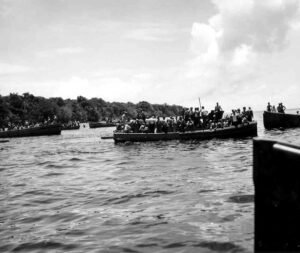 Historical photo: Coolidge era boats filled with people on water