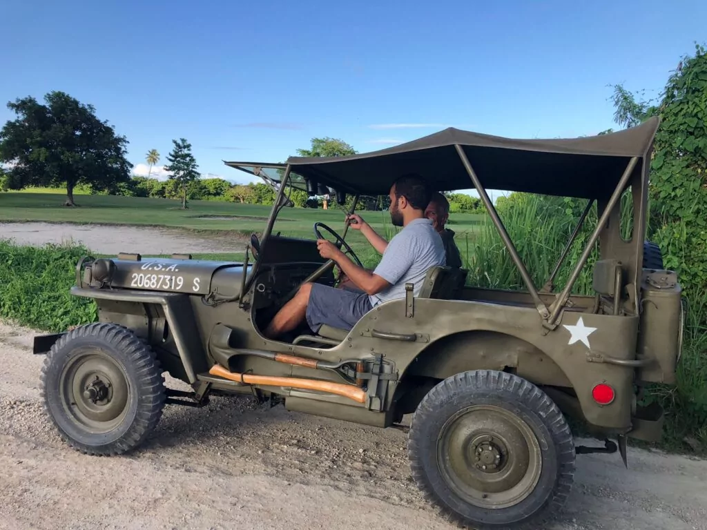 U.S.A. 20687319 S: Military Jeep for Museum, driven by two men