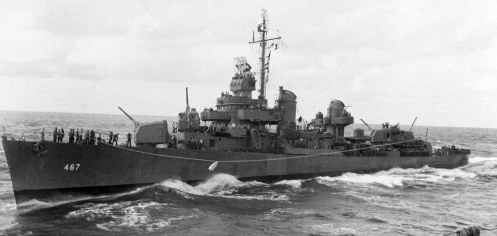 USS Hull (DD-467) destroyer sailing at sea