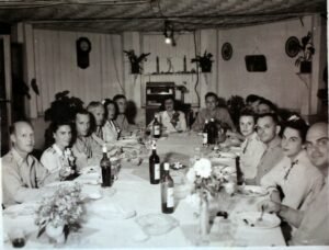 Historical photo: 25th Infantry Division soldiers at a formal dinner.